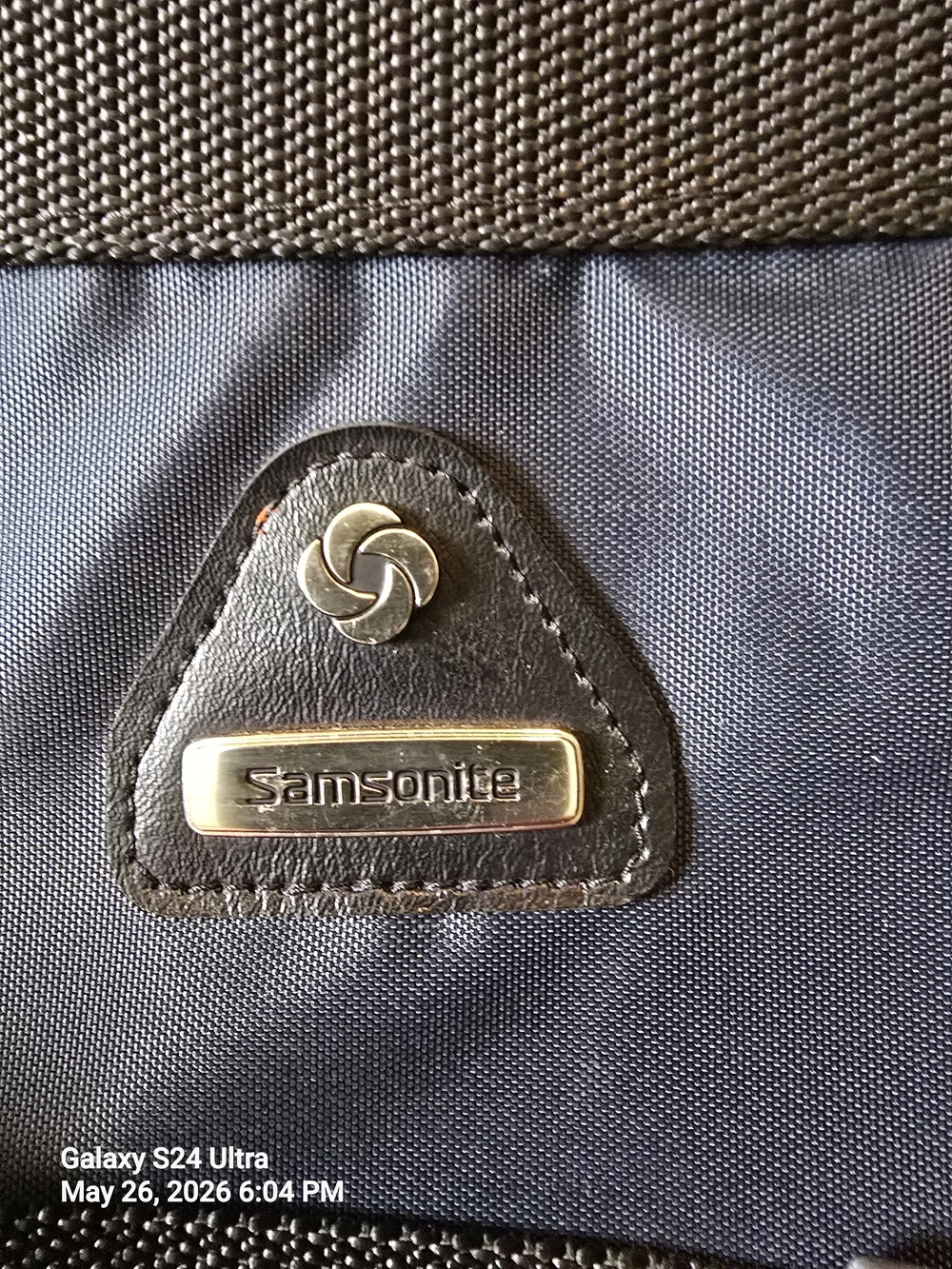 Classic, ultra-durable vntg Dark Navy Laptop Briefcase with Dual Front Pockets